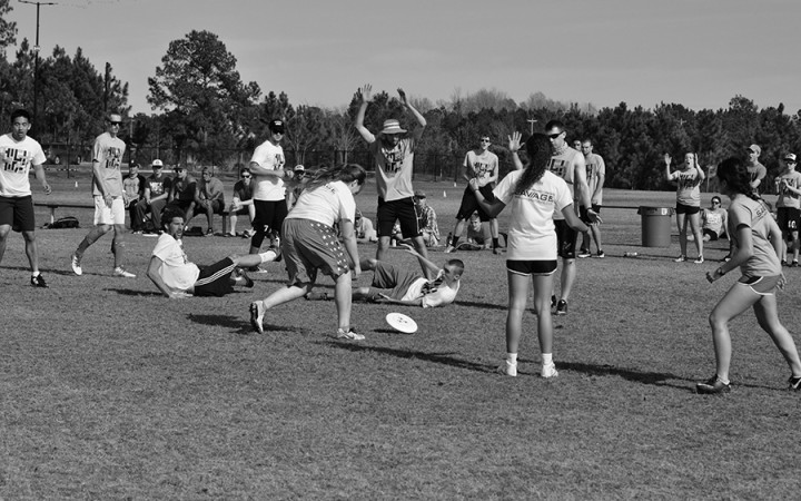 Ultimate frisbee club competes in High Tide Tournament – The Equinox